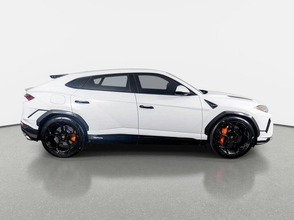 2023 Lamborghini Urus Performante - Image 5 of 31