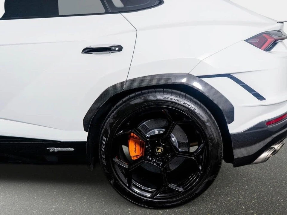 2023 Lamborghini Urus Performante - Image 9 of 31