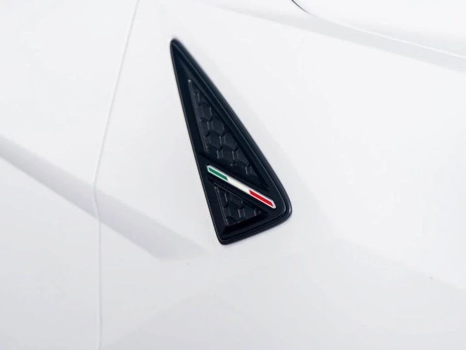 2023 Lamborghini Urus Performante - Image 26 of 31