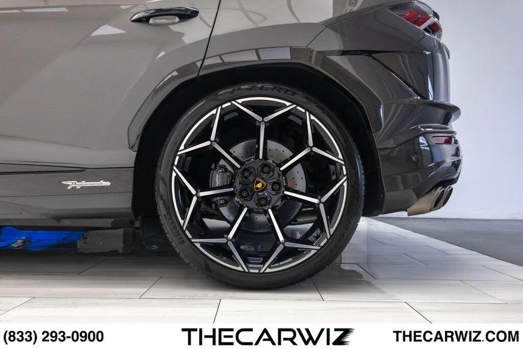 2023 Lamborghini Urus Performante - Image 19 of 31