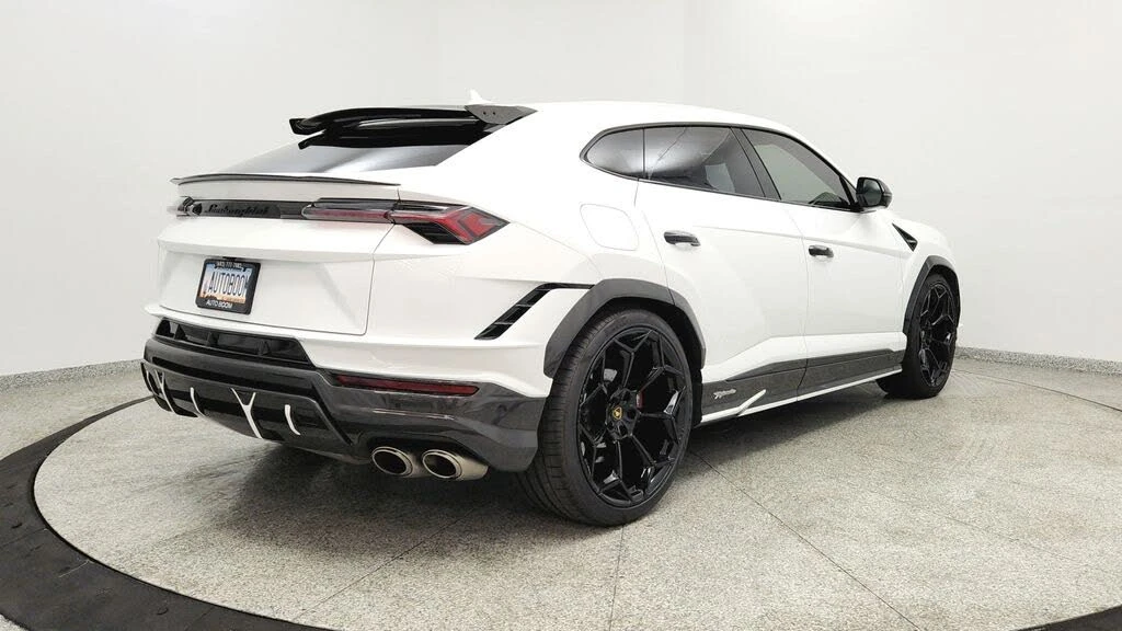 2023 Lamborghini Urus Performante - Image 5 of 31