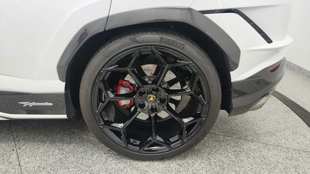 2023 Lamborghini Urus Performante - Image 19 of 31