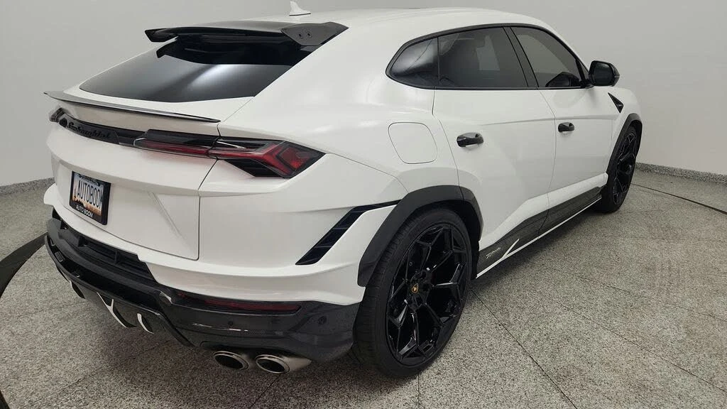 2023 Lamborghini Urus Performante - Image 30 of 31