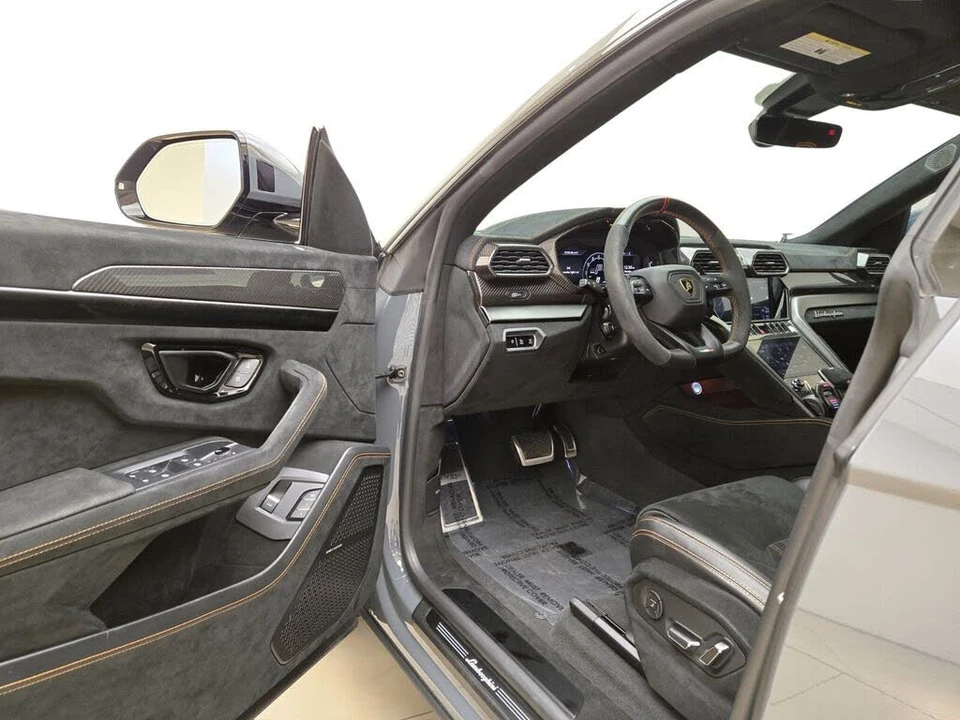 2023 Lamborghini Urus Performante - Image 16 of 31