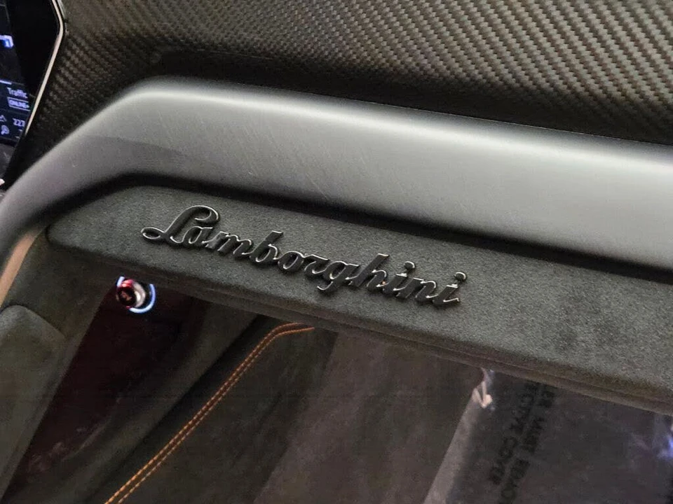 2023 Lamborghini Urus Performante - Image 28 of 31