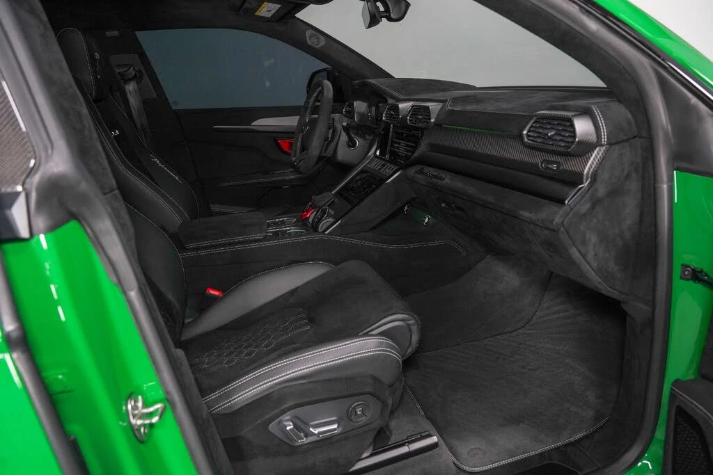 2023 Lamborghini Urus Performante - Image 2 of 31