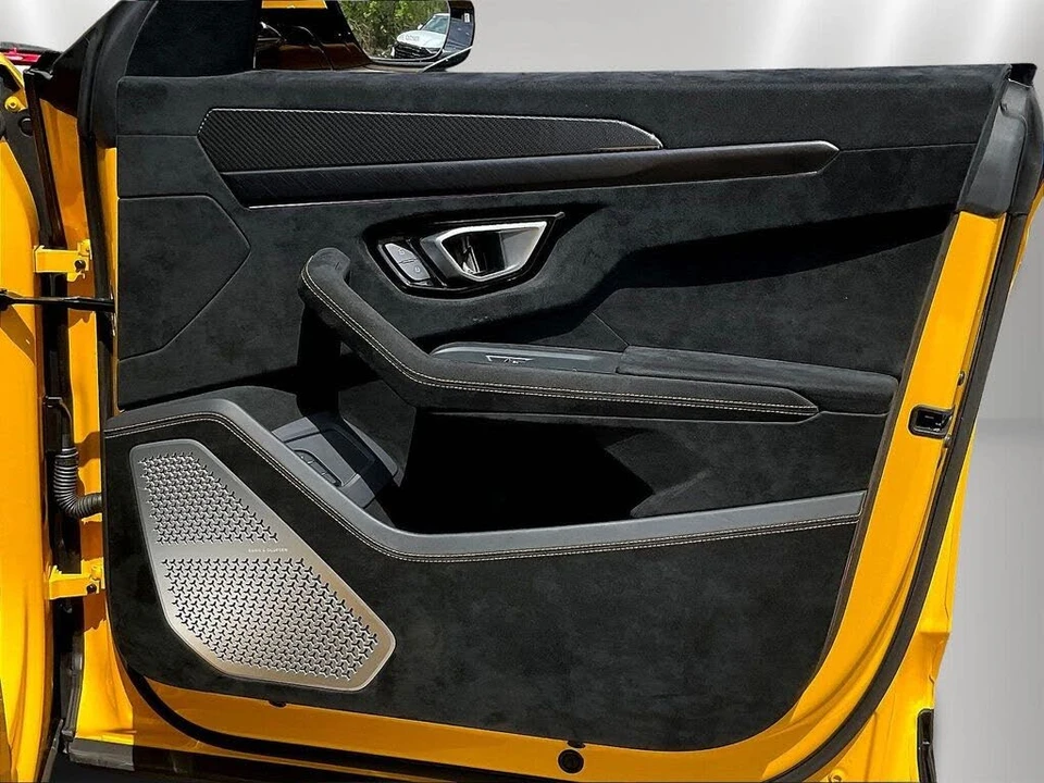 2023 Lamborghini Urus Performante - Image 26 of 31