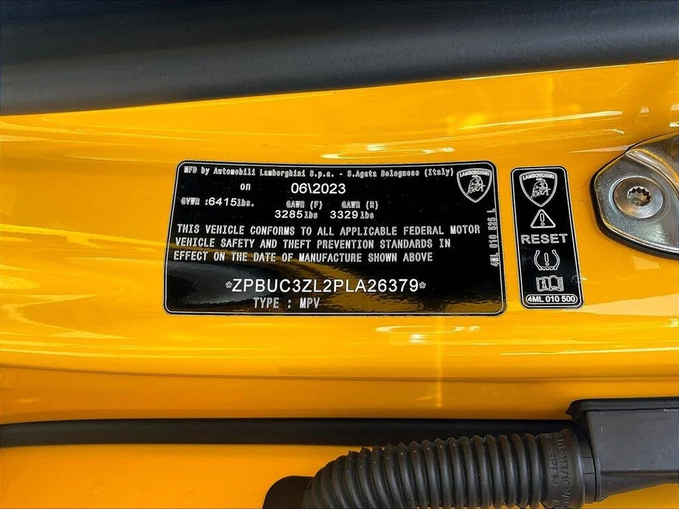 2023 Lamborghini Urus Performante - Image 18 of 31