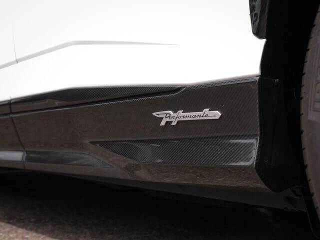 2023 Lamborghini Urus Performante - Image 8 of 31