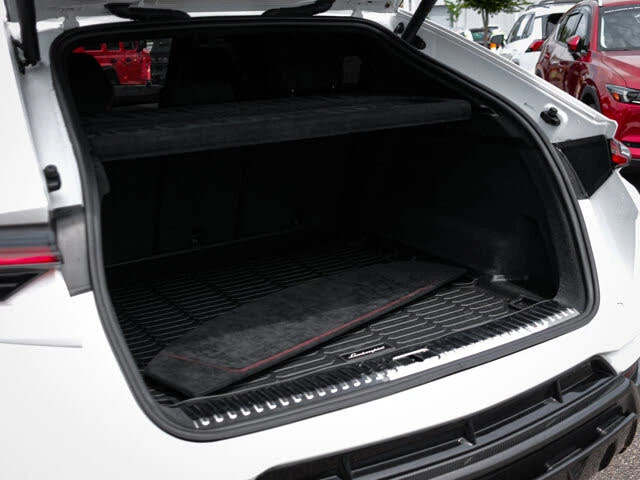 2023 Lamborghini Urus Performante - Image 31 of 31