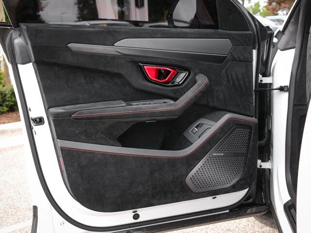 2023 Lamborghini Urus Performante - Image 15 of 31