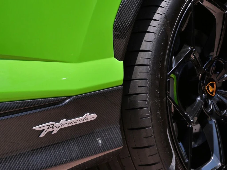 2023 Lamborghini Urus Performante - Image 15 of 31