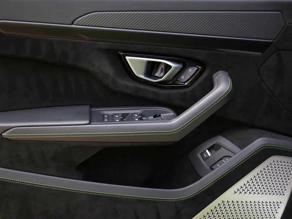 2023 Lamborghini Urus Performante - Image 29 of 31