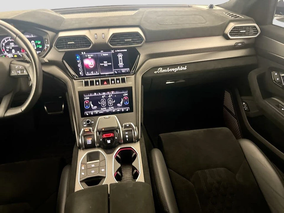 2023 Lamborghini Urus Performante - Image 24 of 31