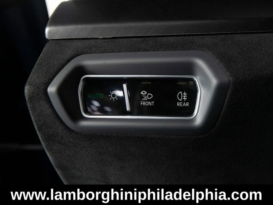 2023 Lamborghini Urus Performante - Image 24 of 31