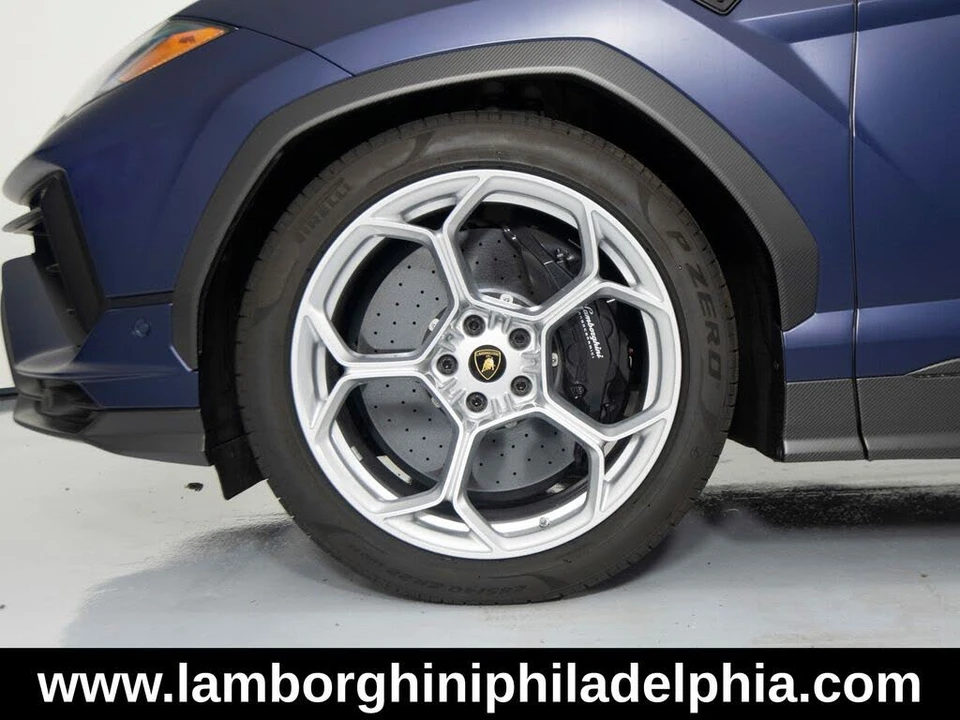 2023 Lamborghini Urus Performante - Image 9 of 31