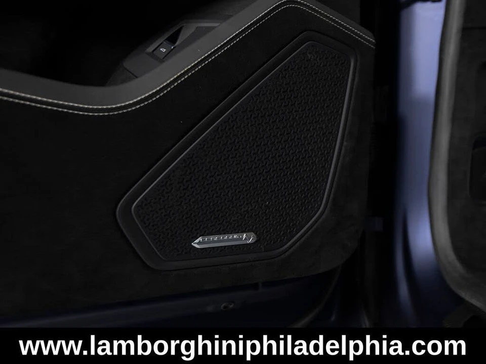 2023 Lamborghini Urus Performante - Image 15 of 31