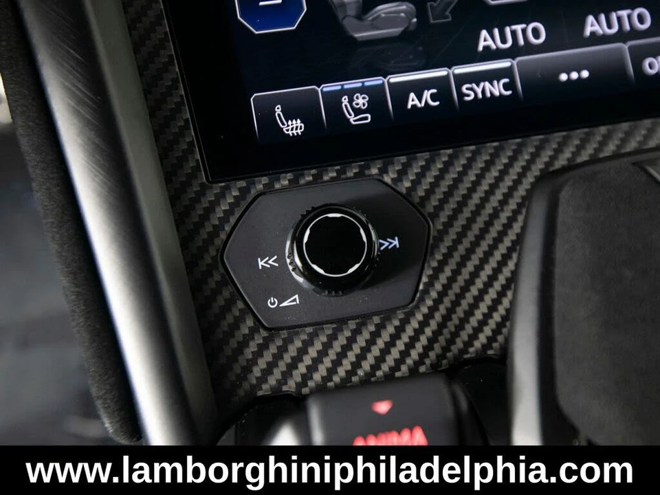 2023 Lamborghini Urus Performante - Image 29 of 31