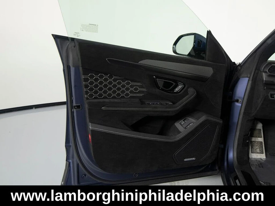 2023 Lamborghini Urus Performante - Image 12 of 31