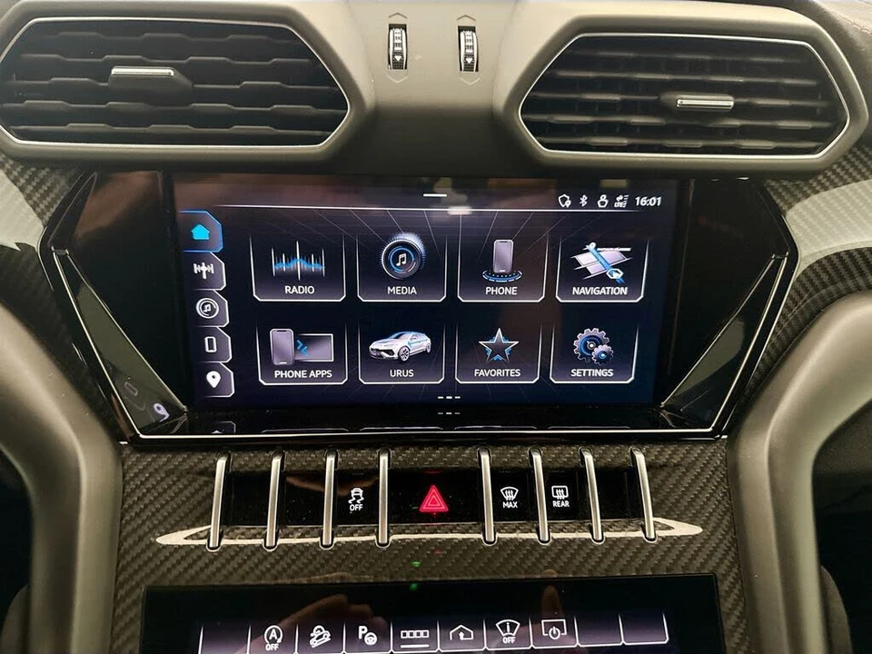 2023 Lamborghini Urus Performante - Image 15 of 31