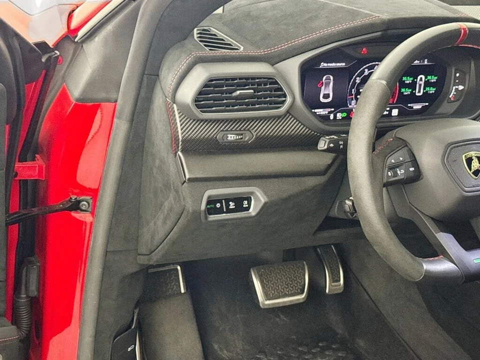 2023 Lamborghini Urus Performante - Image 10 of 31