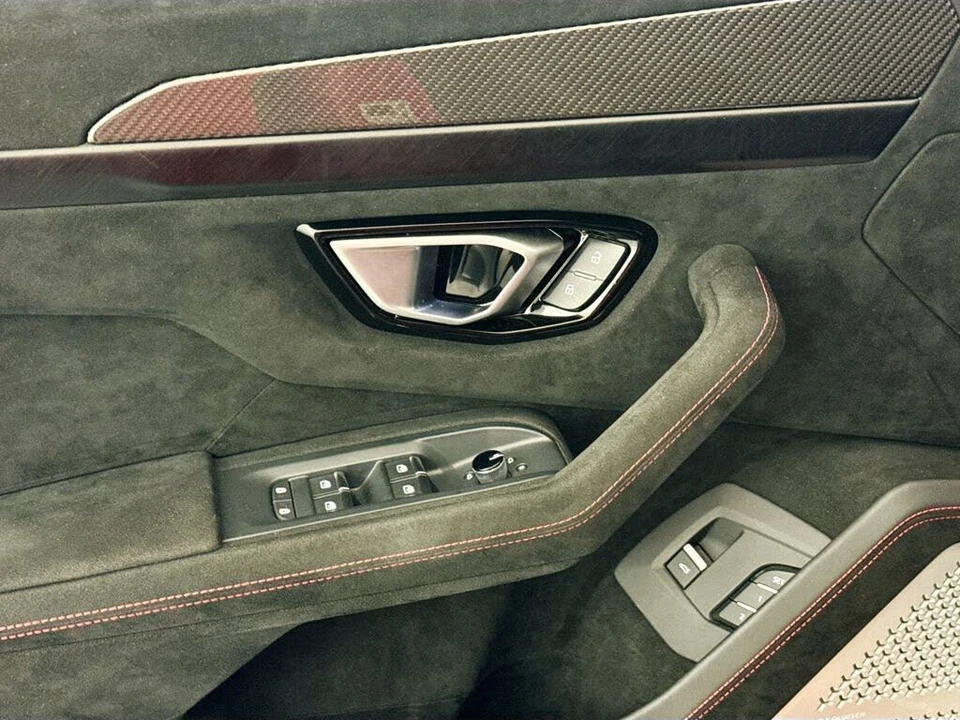 2023 Lamborghini Urus Performante - Image 18 of 31