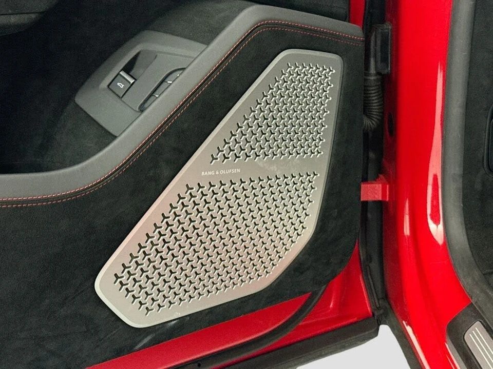 2023 Lamborghini Urus Performante - Image 19 of 31