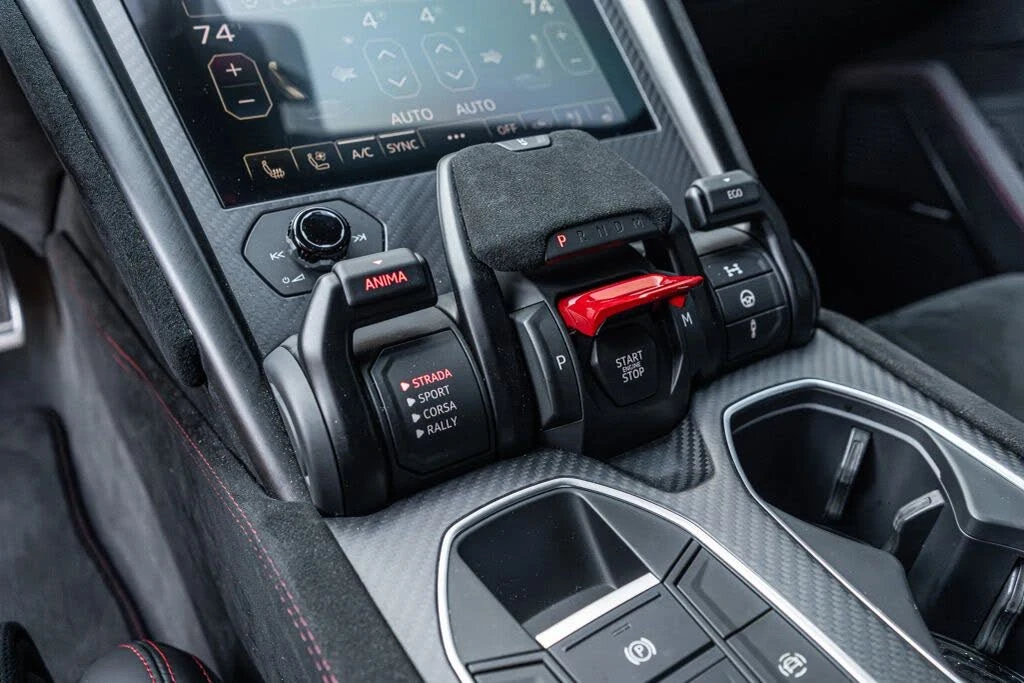 2023 Lamborghini Urus Performante - Image 16 of 31
