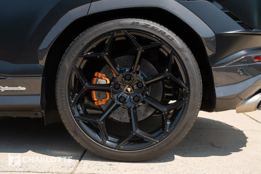 2023 Lamborghini Urus Performante - Image 9 of 31