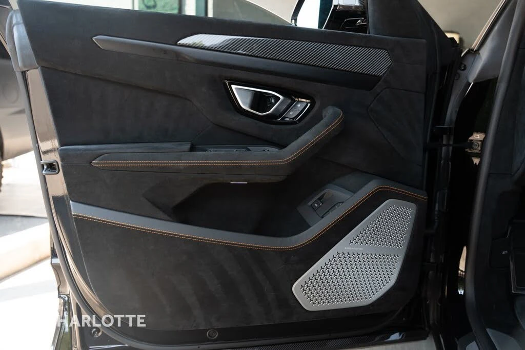 2023 Lamborghini Urus Performante - Image 19 of 31