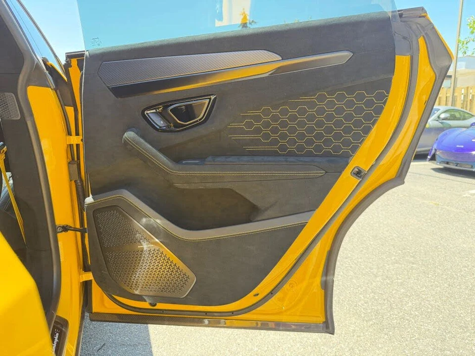 2023 Lamborghini Urus Performante - Image 27 of 31
