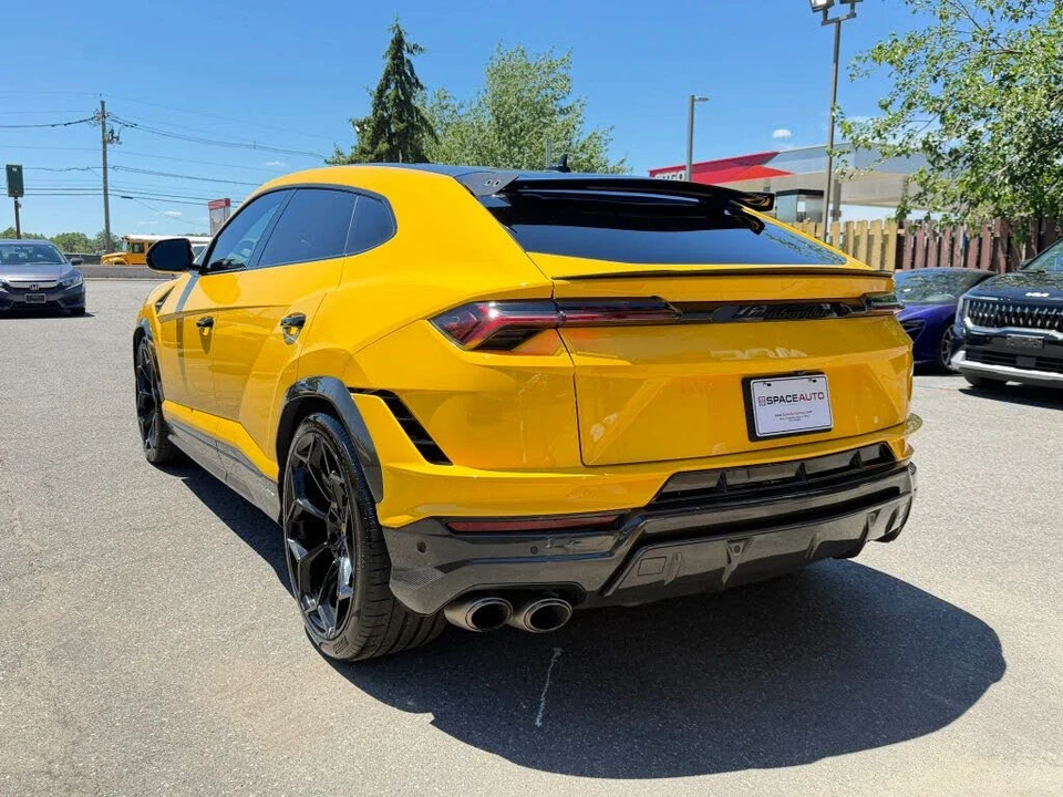 2023 Lamborghini Urus Performante - Image 8 of 31