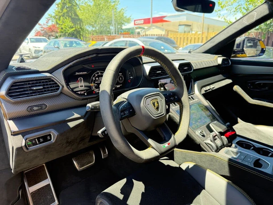 2023 Lamborghini Urus Performante - Image 14 of 31