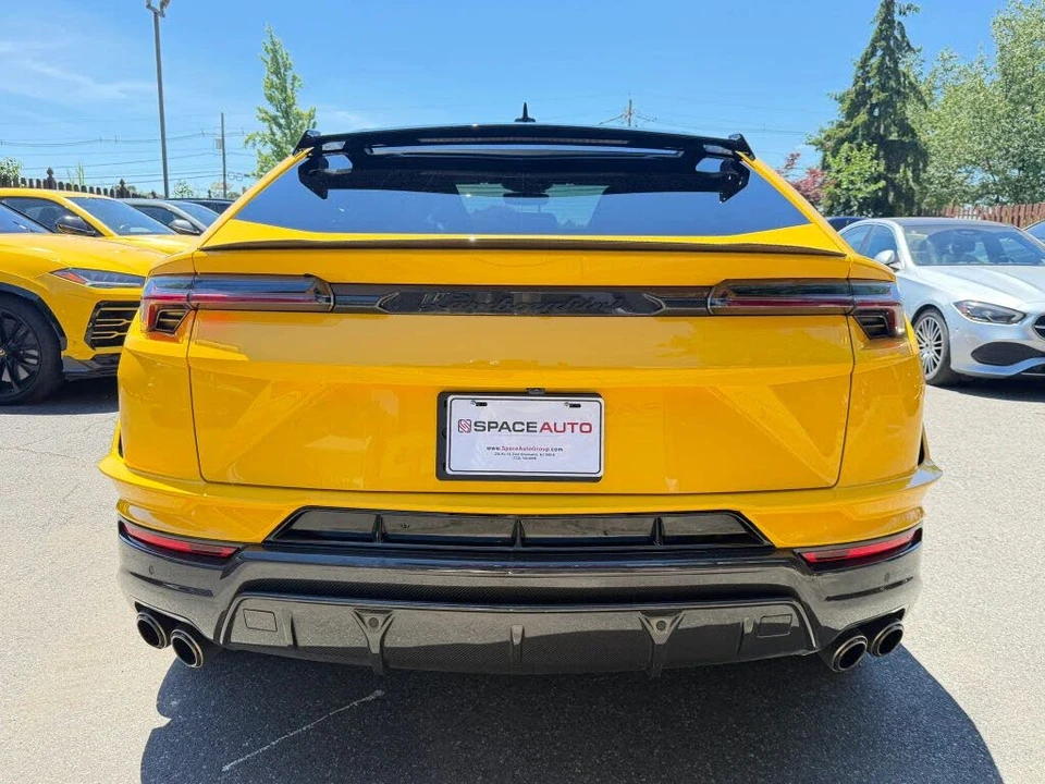 2023 Lamborghini Urus Performante - Image 7 of 31