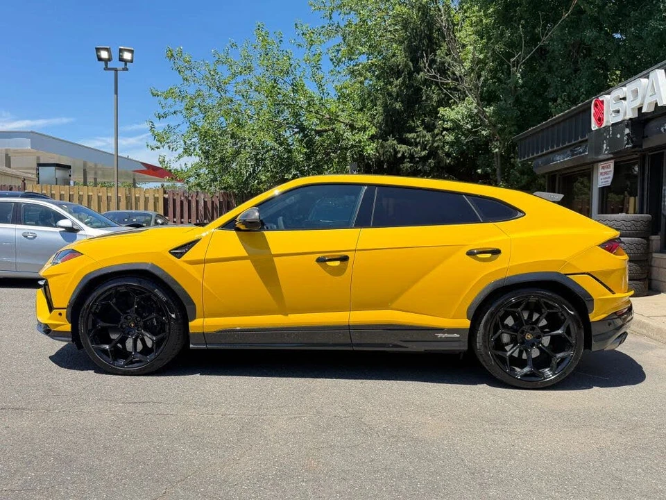 2023 Lamborghini Urus Performante - Image 9 of 31