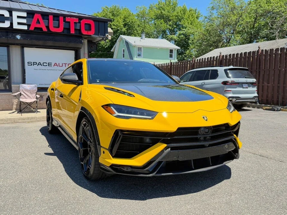 2023 Lamborghini Urus Performante - Image 4 of 31
