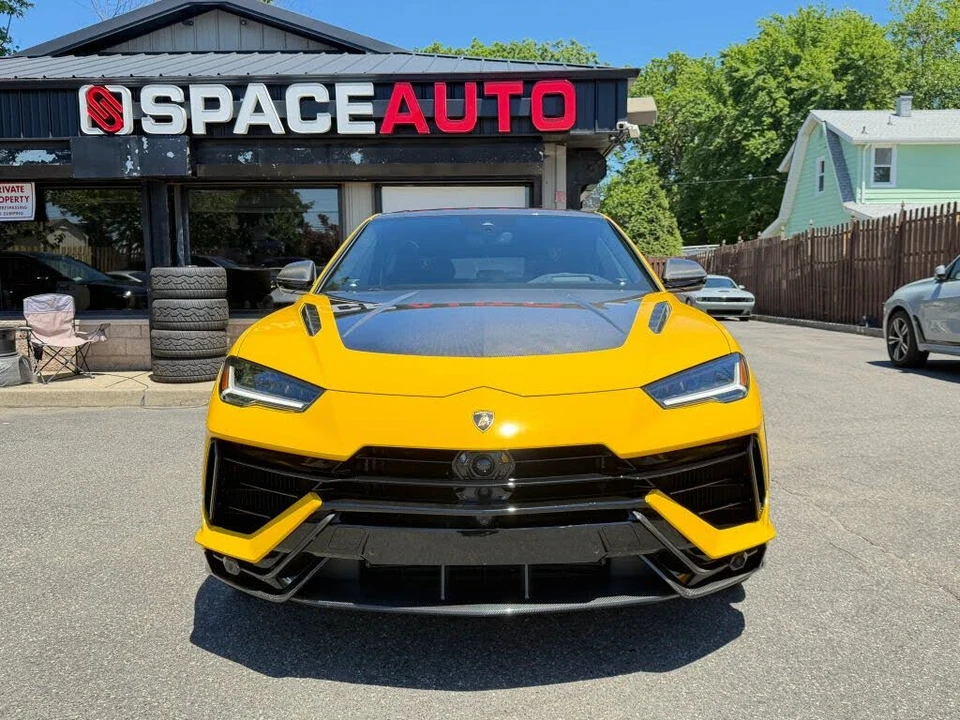 2023 Lamborghini Urus Performante - Image 2 of 31