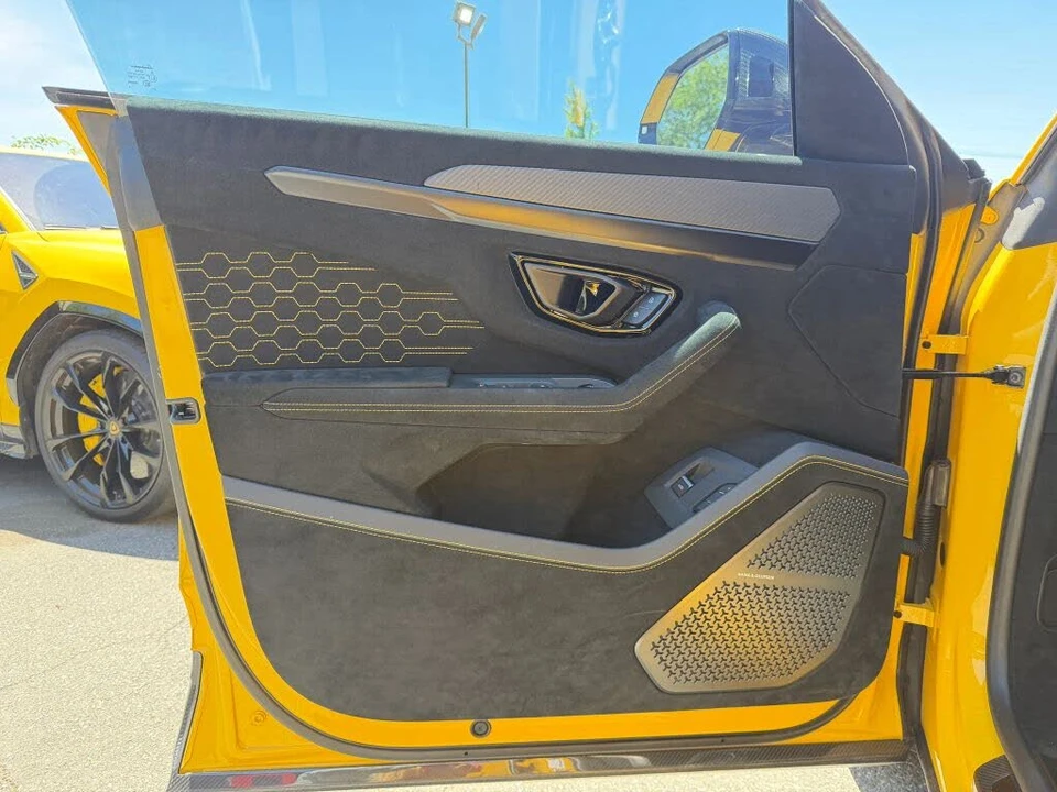 2023 Lamborghini Urus Performante - Image 10 of 31