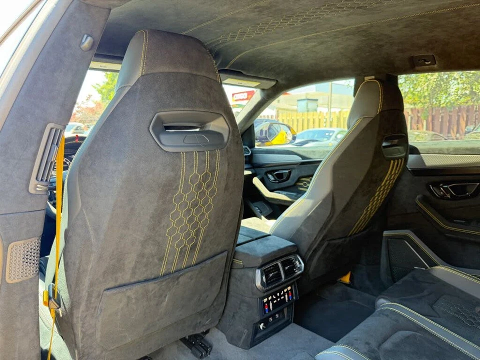 2023 Lamborghini Urus Performante - Image 16 of 31
