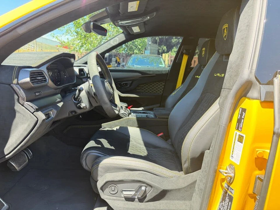 2023 Lamborghini Urus Performante - Image 12 of 31