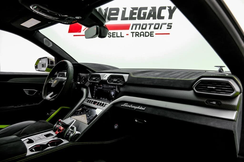 2023 Lamborghini Urus Performante - Image 16 of 31