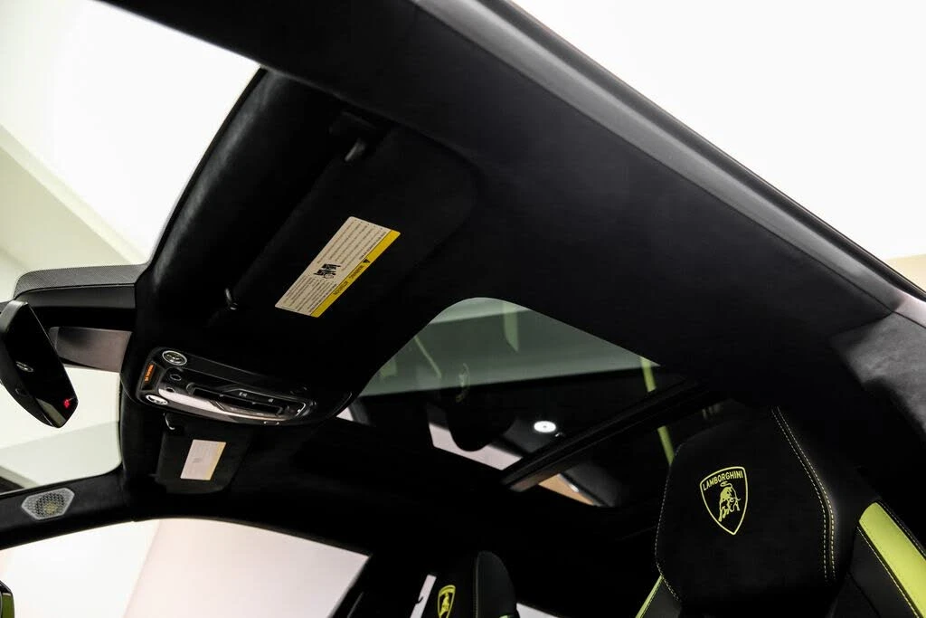 2023 Lamborghini Urus Performante - Image 9 of 31