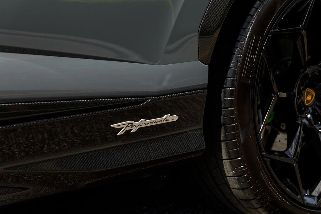 2023 Lamborghini Urus Performante - Image 8 of 31