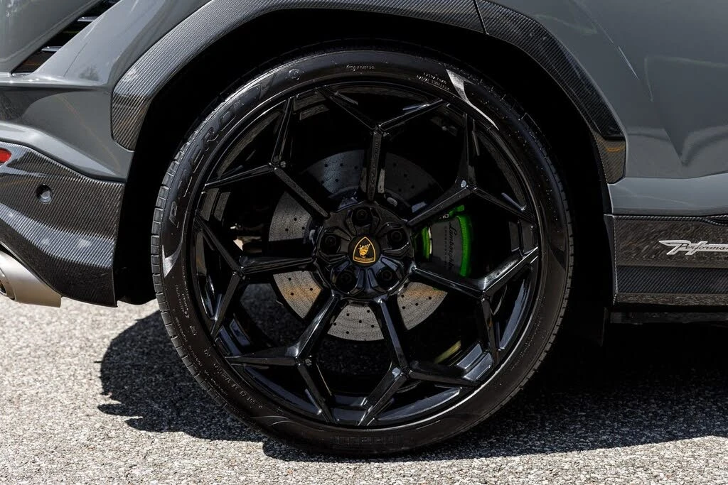2023 Lamborghini Urus Performante - Image 19 of 31