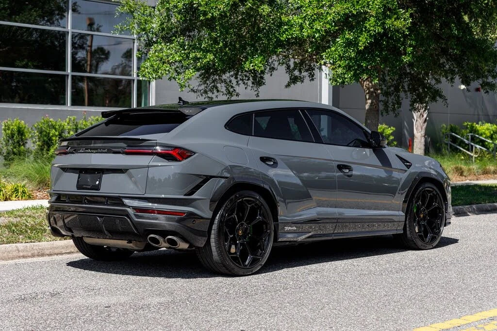 2023 Lamborghini Urus Performante - Image 11 of 31