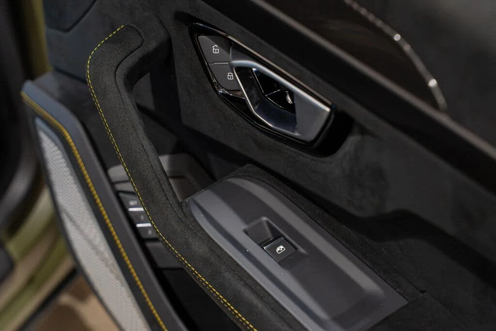 2023 Lamborghini Urus Performante - Image 31 of 31