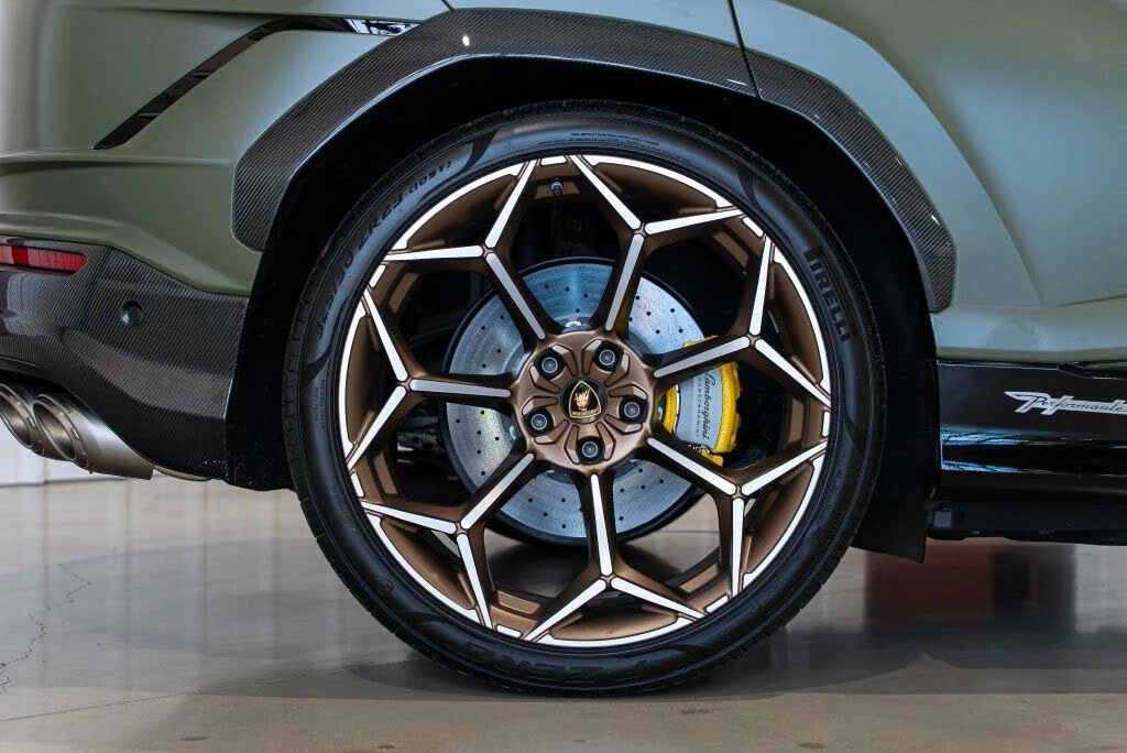 2023 Lamborghini Urus Performante - Image 14 of 31