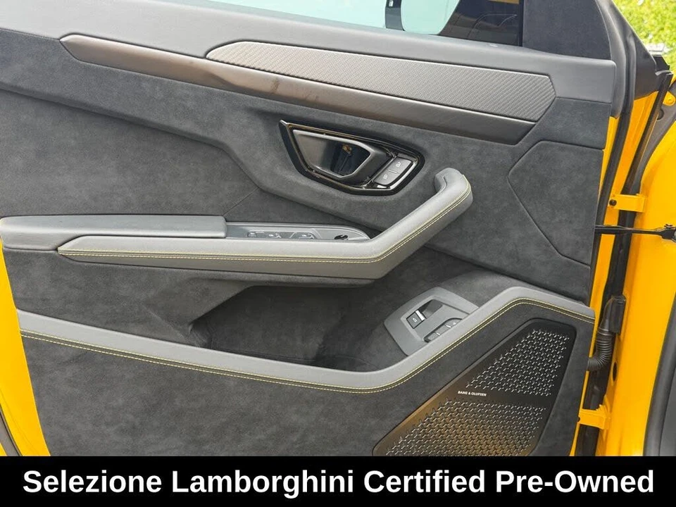 2023 Lamborghini Urus Performante - Image 24 of 31