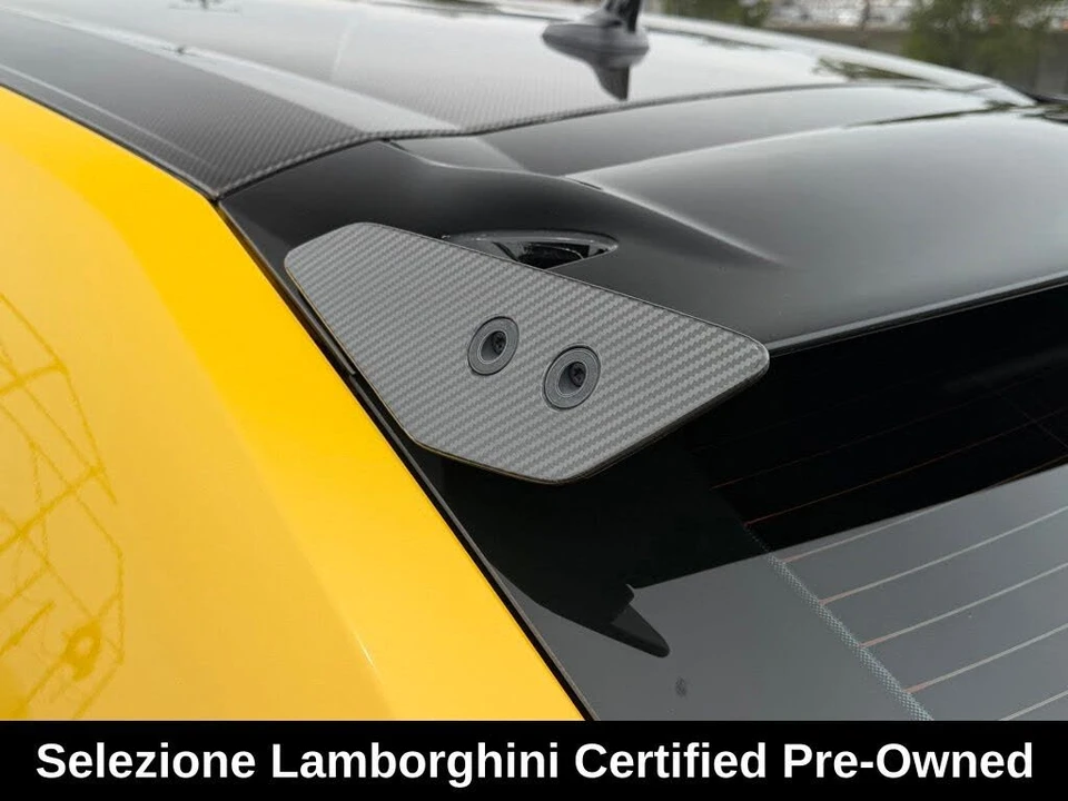 2023 Lamborghini Urus Performante - Image 17 of 31