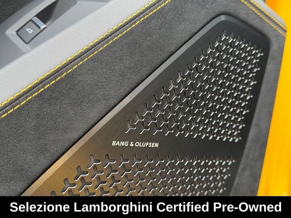2023 Lamborghini Urus Performante - Image 26 of 31